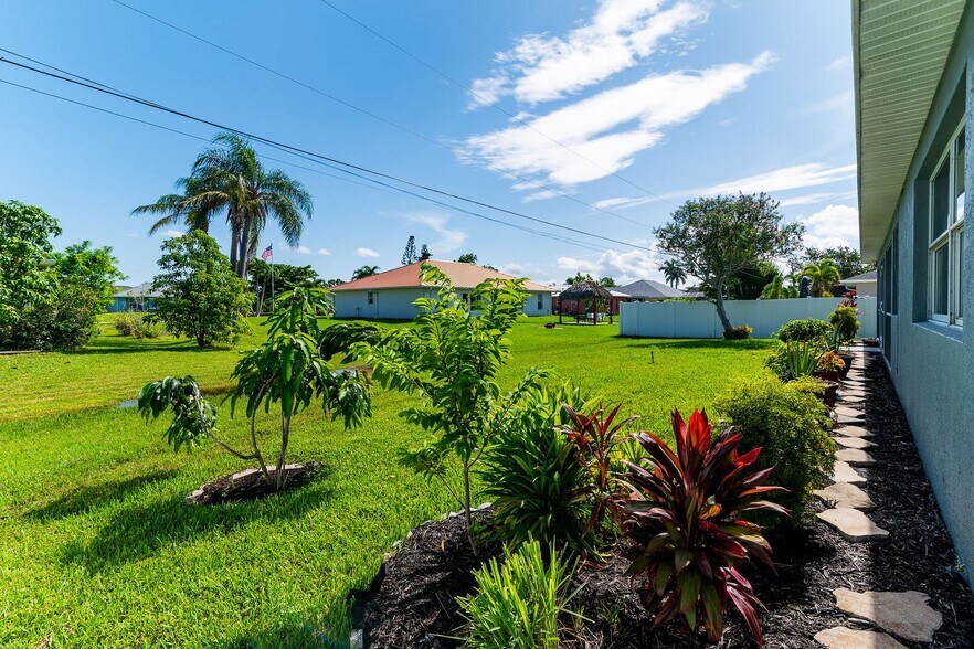 Building Photo - Coming in Sept ! Beautifully Furnished and  recently renovated home