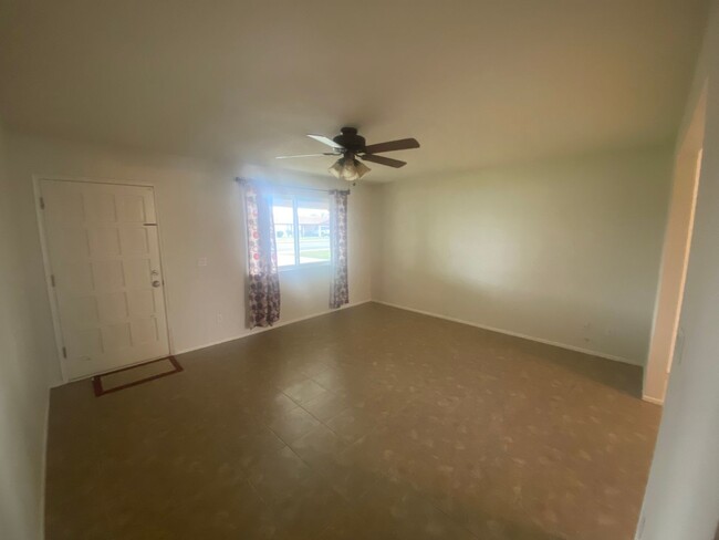 Building Photo - Charming 3 Bed/2 Bath w/Pool in Great Mesa...