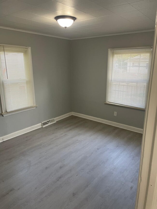 Building Photo - 20934 Hollywood St