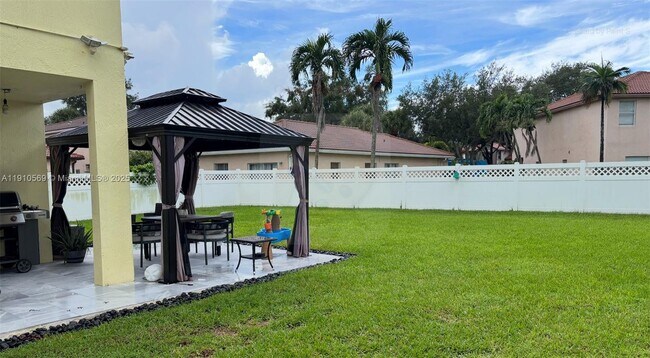 Building Photo - 6377 NW 39th Ct