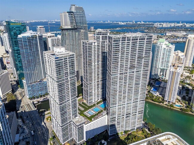 Building Photo - 495 Brickell Ave