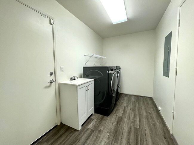 Building Photo - For Rent – Renovated 3BR/2BA Townhouse in ...