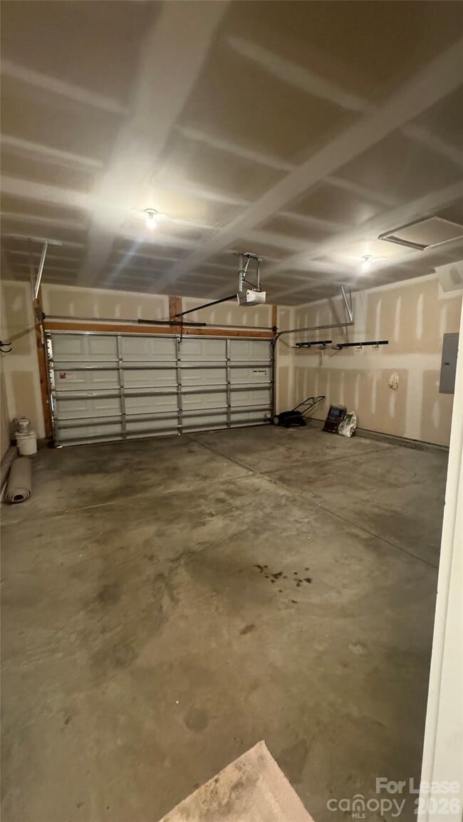 Building Photo - 504 Twelve Oaks Ln