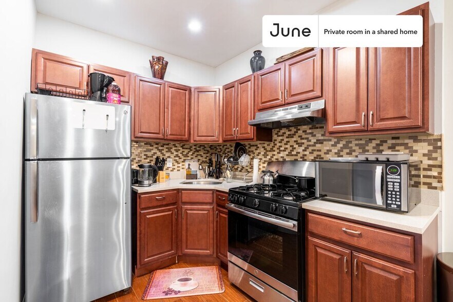 Building Photo - Room in Shared 3 bed/1 bath home