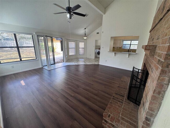Building Photo - 306 Applewood Dr