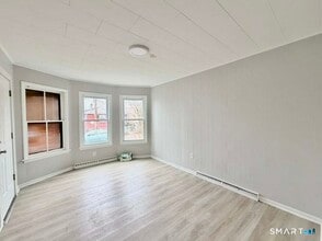 Building Photo - 15 Bassett St