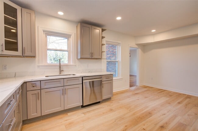 Building Photo - 2208 Blodgett St