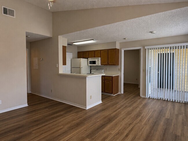 Building Photo - 1063 S Hiawassee Rd