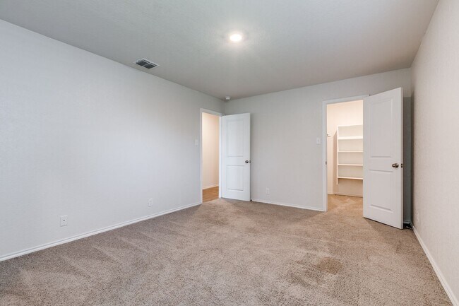 Building Photo - BEAUTIFUL 3-BEDROOM D.R. HORTON HOME IN RE...