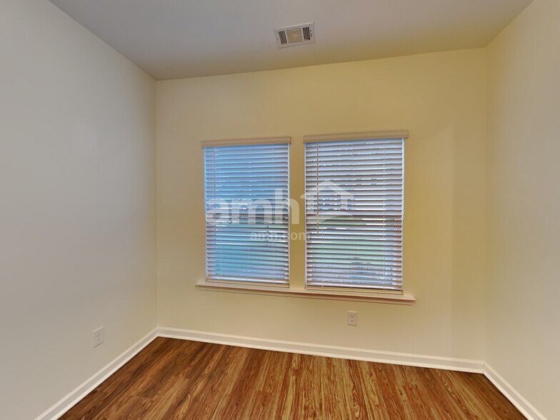 Building Photo - 32 Landsdown Xing