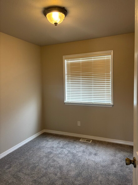 Building Photo - 356 Best Place Rd