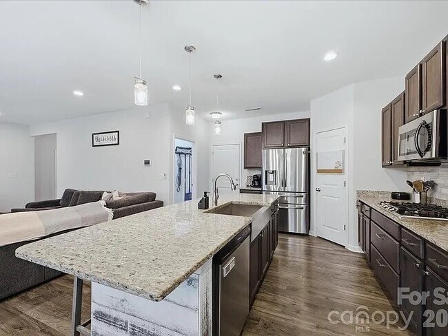 Building Photo - Single Family Home