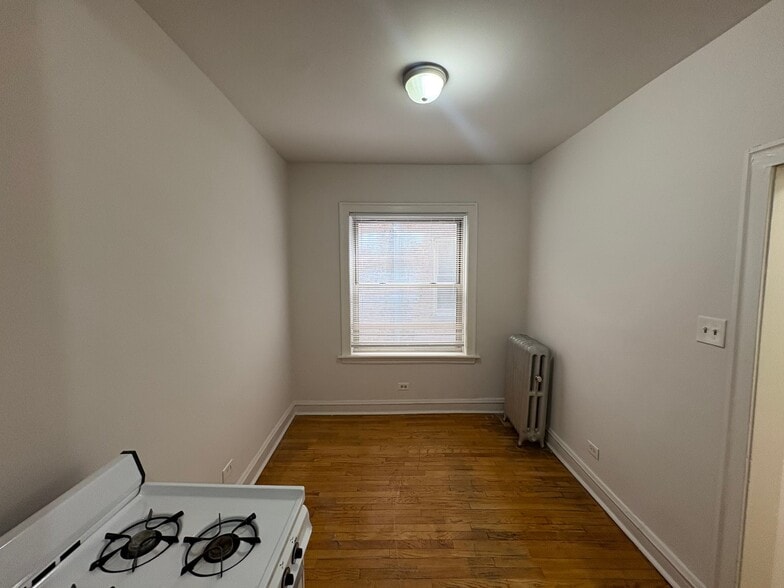 Building Photo - 824 S Austin Blvd