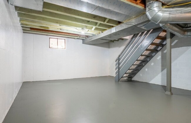 Building Photo - 2141 Garfield Ave