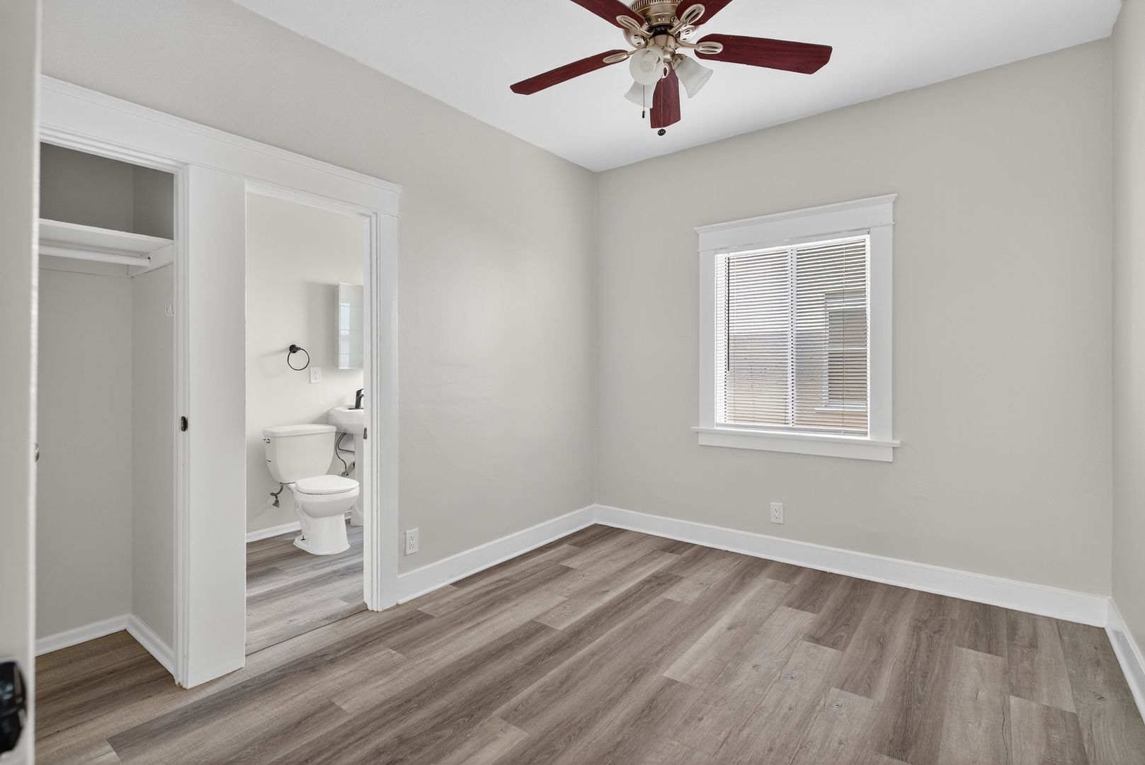 Building Photo - 905 Cherry Ave