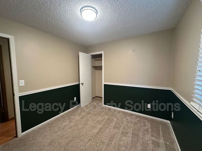 Building Photo - 1400 S 3rd St