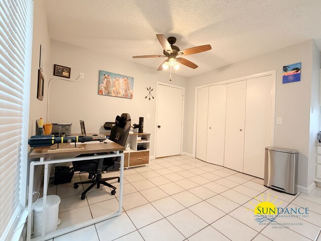 Building Photo - Charming 3BR Home in Mary Esther Near Hurlburt Field!