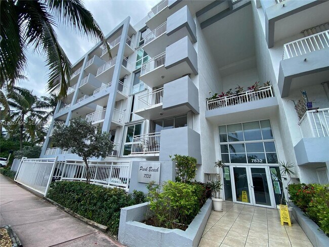 Building Photo - 7832 Collins Ave