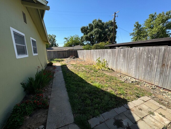 Building Photo - 3 bedroom | 2 bathroom | Citrus Heights Single Family Home