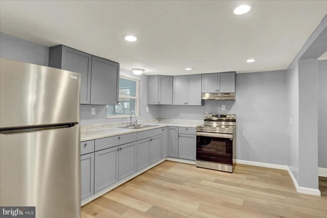 Building Photo - Renovated 3Bedroom House in Columbia