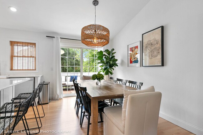 Building Photo - 685 Milton Dr