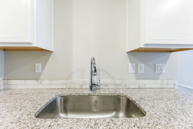 Building Photo - Beautiful 3 Bedroom 2 Bath Home in Frenship ISD!