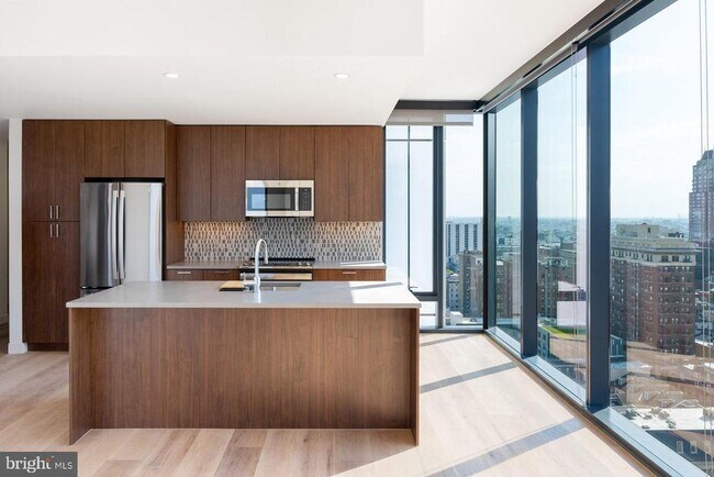 Building Photo - 210 S 12th St