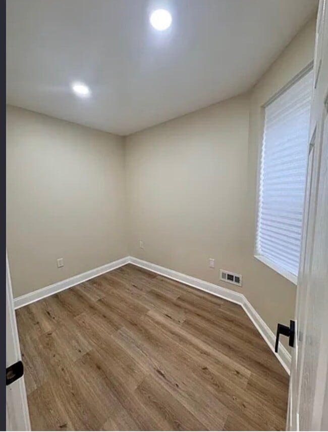 Building Photo - 5751 Walton Ave