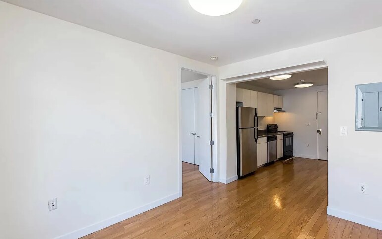 Building Photo - 924 Metropolitan Ave