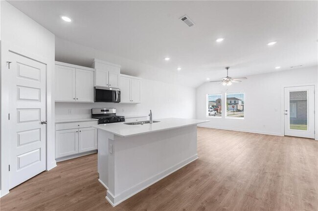 Building Photo - 4651 W Aurora St