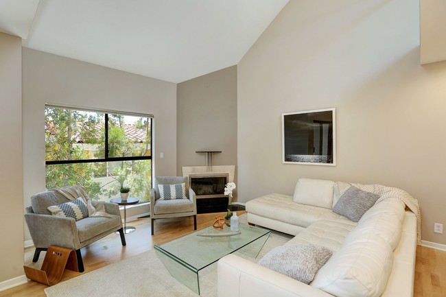 Building Photo - 1235 Yale St