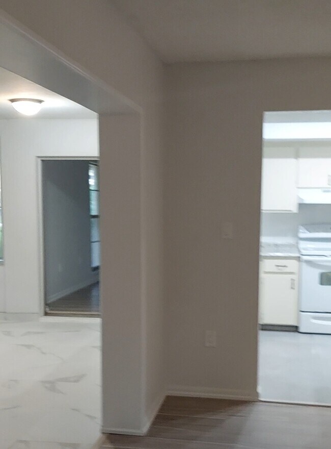 Building Photo - 3648 Boca Ciega Dr