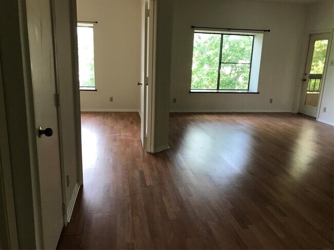 Building Photo - 2211 S Braeswood Blvd