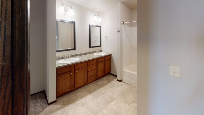 Building Photo - LOWER LEVEL 3 BEDROOM, 2 BATH TOWN HOME, INDIVIDUAL ENTRANCE, DOUBLE ATTACHED GARAGE, PET FRIENDLY