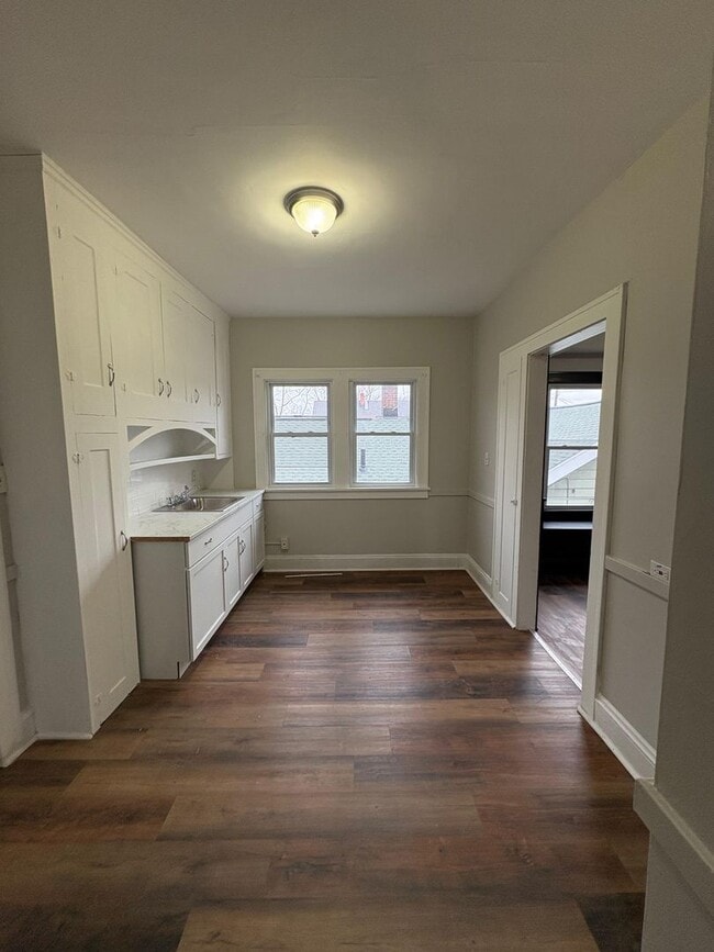 Building Photo - 15710 Corsica Ave