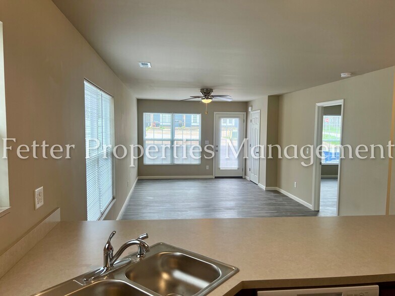 Building Photo - 5284 Canyon Cir