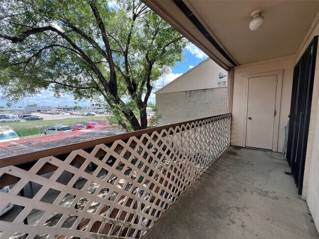 Building Photo - 10203 Forum Park Dr