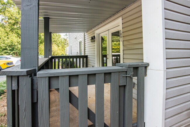 Building Photo - 1001 Woodland Vlg