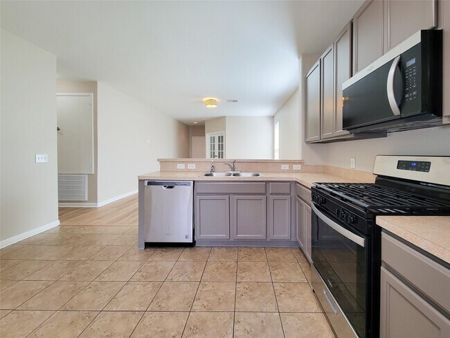 Building Photo - 6535 Dayridge Ln
