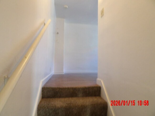 Building Photo - 2-bedroom Duplex with Brand New Mini Split!