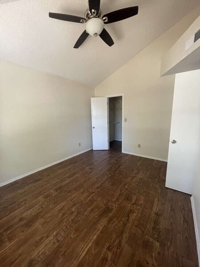 Building Photo - 12040 Sal Rasura Ct