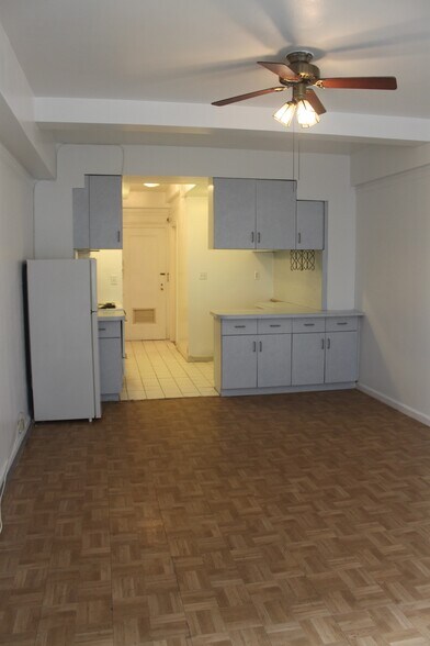 Building Photo - 310 Riverside Dr