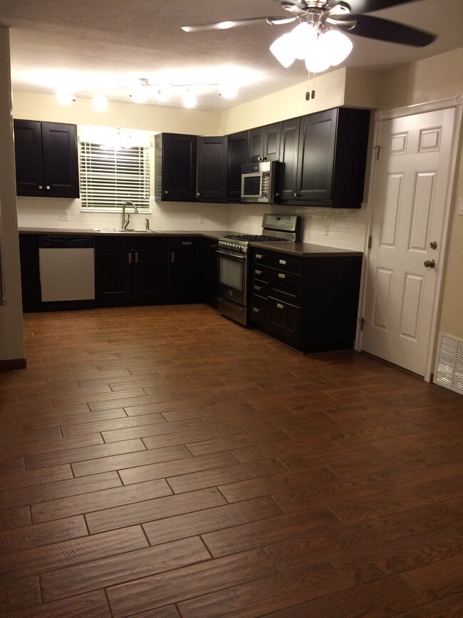 Building Photo - 6733 NW Compass Dr