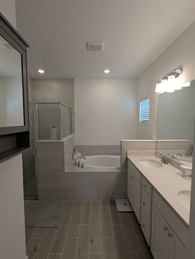 Building Photo - Beautiful newer-construction 4-bedroom, 3-bath home located in Trailhead Landing