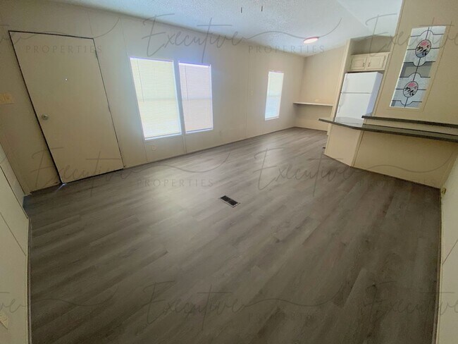 Building Photo - Remodeled Mobile Home: 2 Bed, 1 Bath in Sulphur, LA