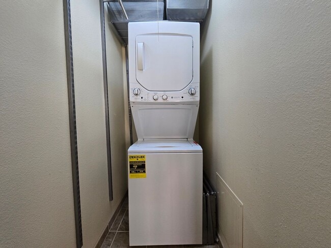 Building Photo - 941 Calle Mejia