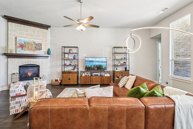 Building Photo - 847 Longbranch Way