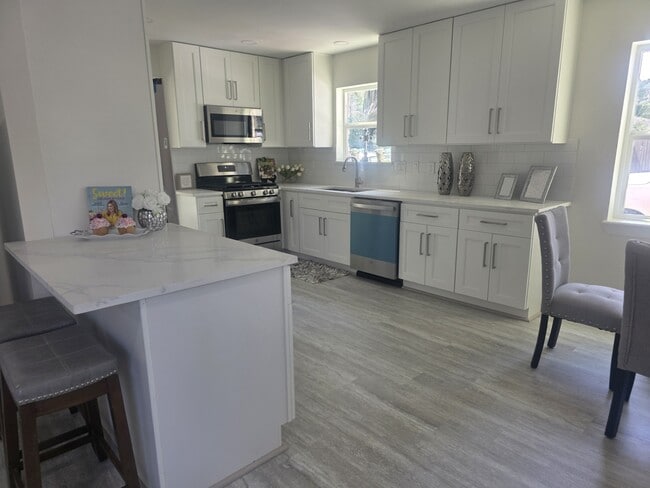 Building Photo - 1507 Village Green Ct