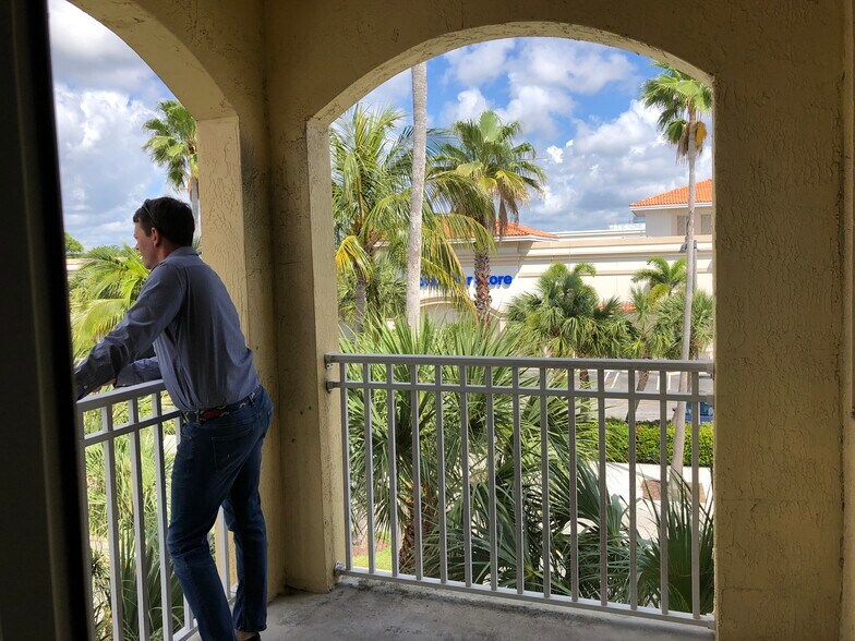 Balcony off kitchen area - 11041 Legacy Blvd