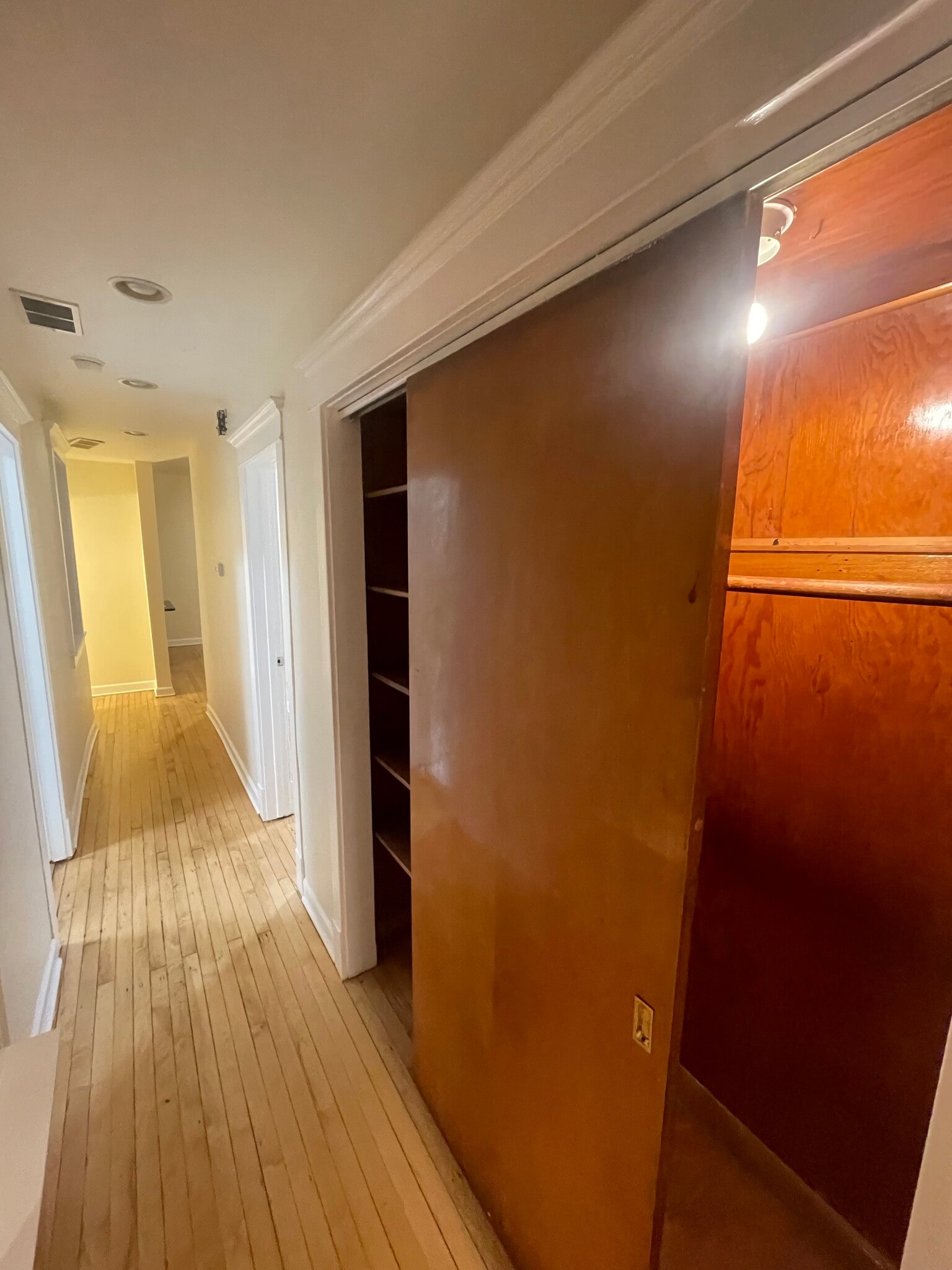 Building Photo - 5120 N Kenmore Ave